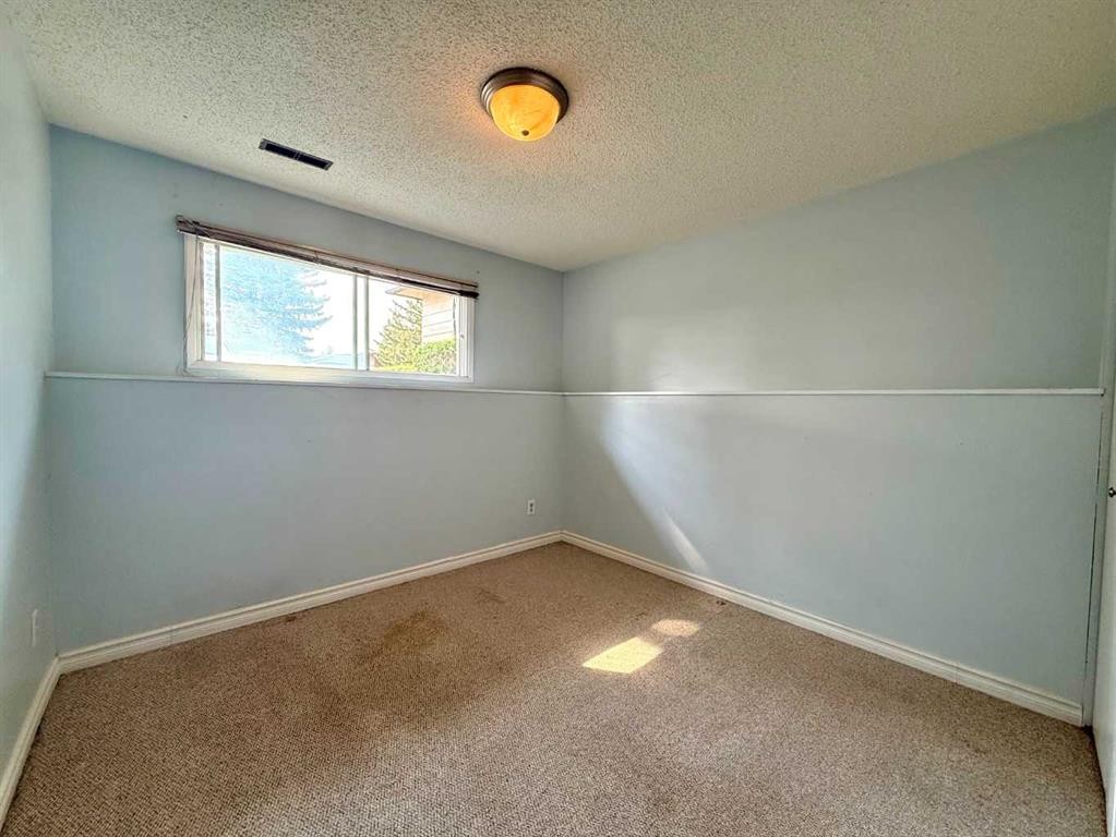 159 Laval Boulevard West, Lethbridge, AB - Indoor Photo Showing Other Room