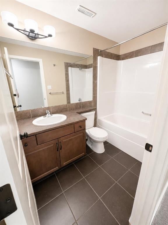 89 Lynx Road North, Lethbridge, AB - Indoor Photo Showing Bathroom