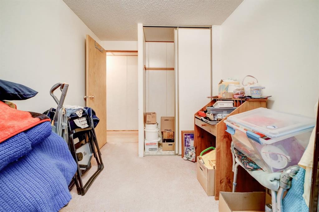 325 Minto Street, Granum, AB - Indoor