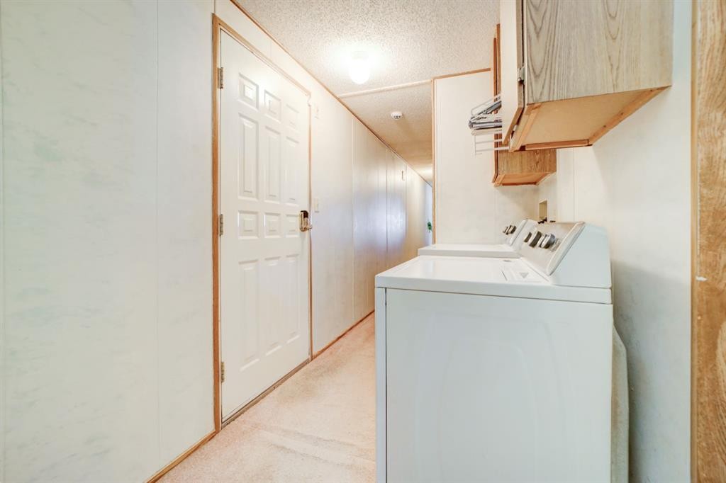 325 Minto Street, Granum, AB - Indoor Photo Showing Laundry Room