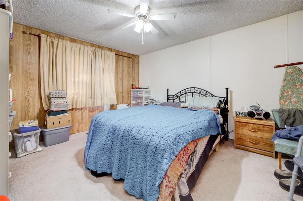 325 Minto Street, Granum, AB - Indoor Photo Showing Bedroom