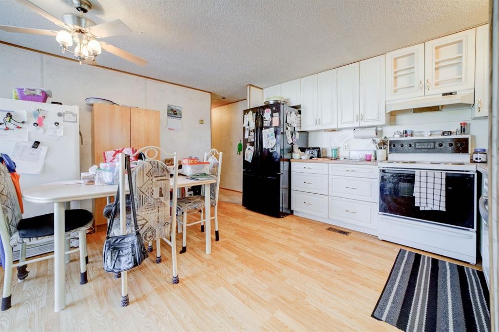 325 Minto Street, Granum, AB - Indoor