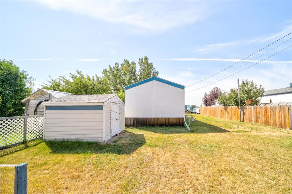 325 Minto Street, Granum, AB - Outdoor