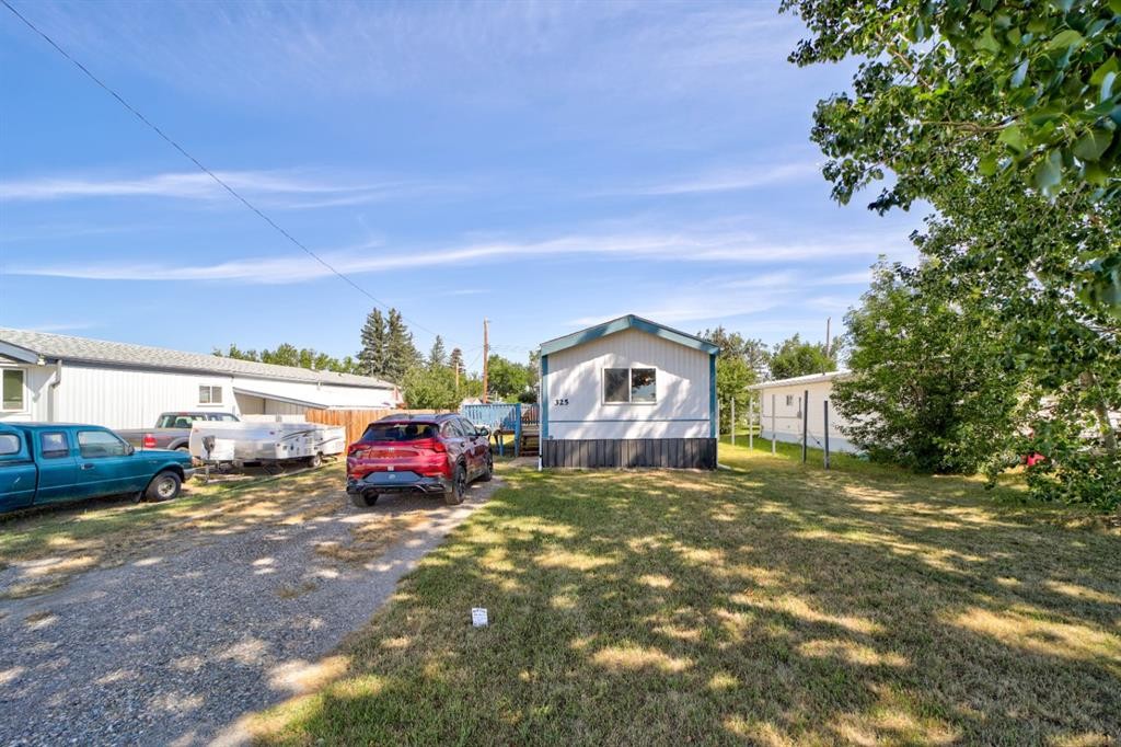 325 Minto Street, Granum, AB - Outdoor