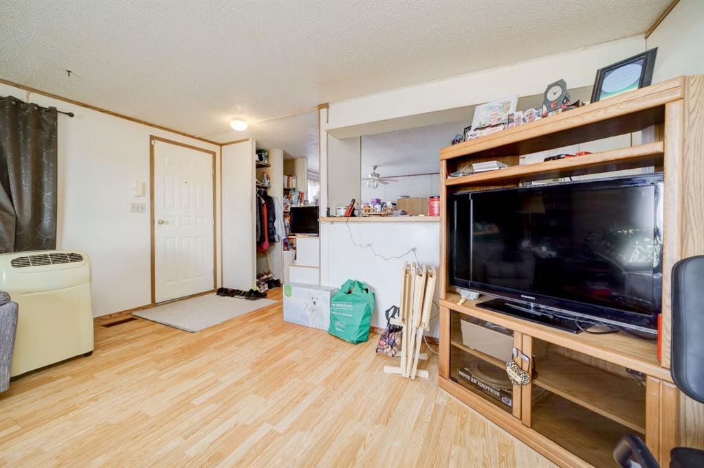 325 Minto Street, Granum, AB - Indoor