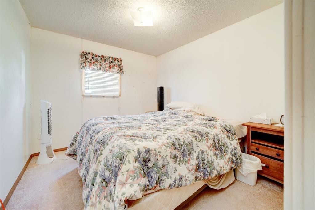 325 Minto Street, Granum, AB - Indoor Photo Showing Bedroom