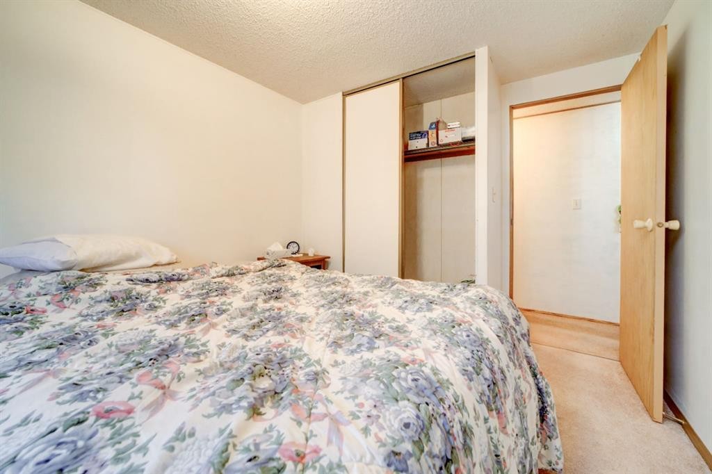 325 Minto Street, Granum, AB - Indoor Photo Showing Bedroom