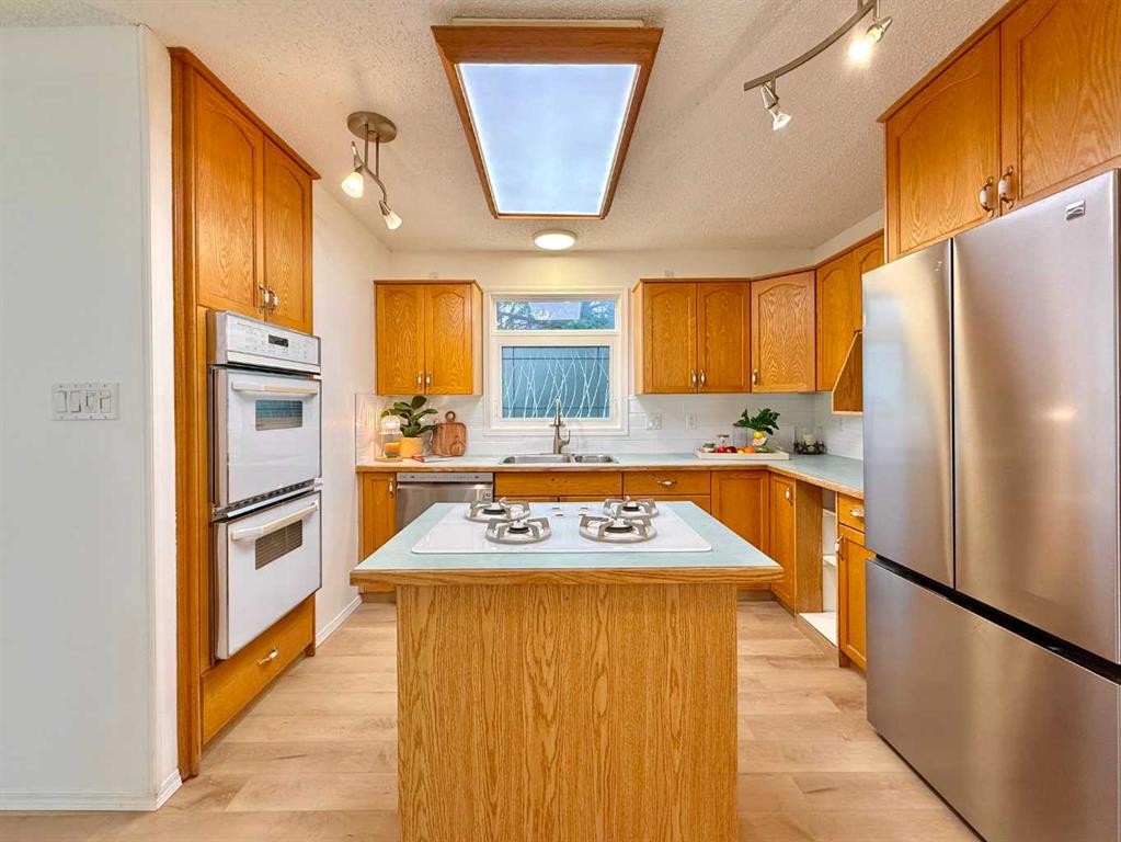 47 Princeton Crescent, Lethbridge, AB - Indoor Photo Showing Kitchen