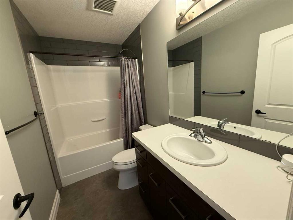 917 Canyonview Place West, Lethbridge, AB - Indoor Photo Showing Bathroom