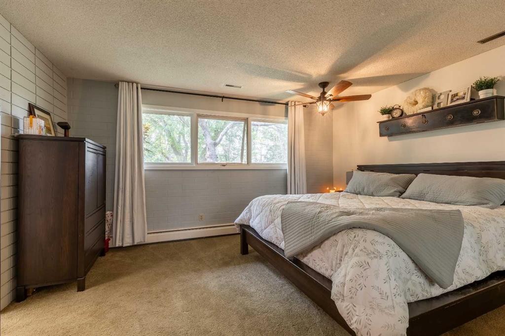 54032 Rr 20-2, Raymond, AB - Indoor Photo Showing Bedroom