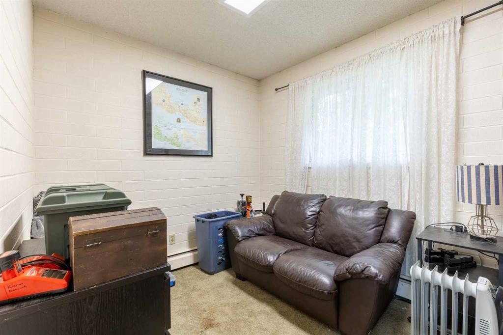 54032 Rr 20-2, Raymond, AB - Indoor