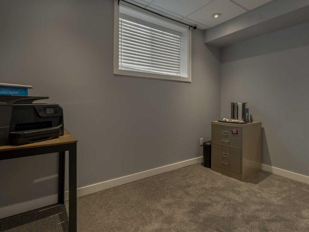 9-241 Silkstone Road West, Lethbridge, AB - Indoor
