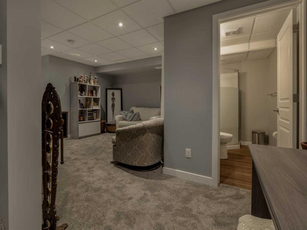 9-241 Silkstone Road West, Lethbridge, AB - Indoor