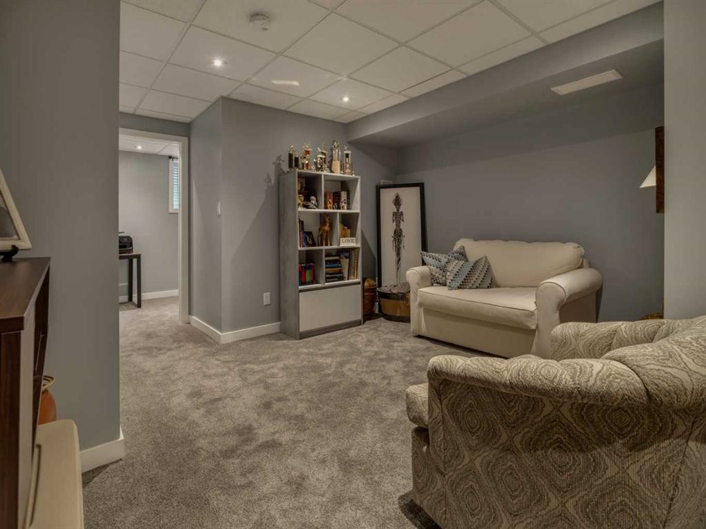 9-241 Silkstone Road West, Lethbridge, AB - Indoor