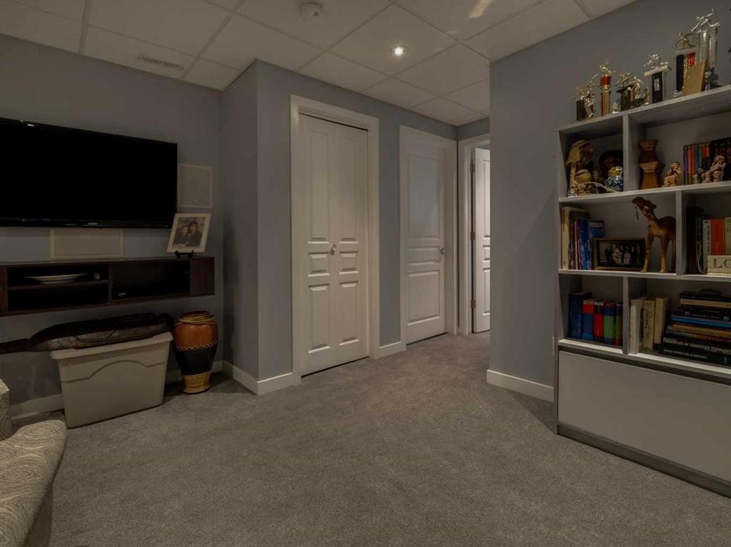 9-241 Silkstone Road West, Lethbridge, AB - Indoor