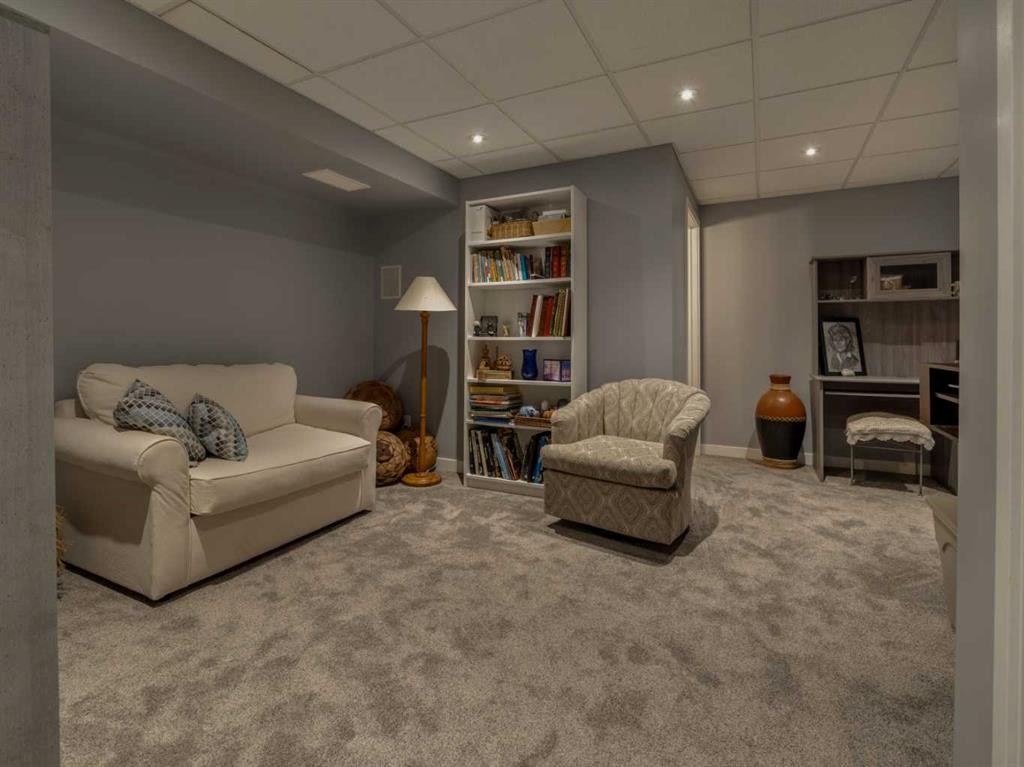 9-241 Silkstone Road West, Lethbridge, AB - Indoor