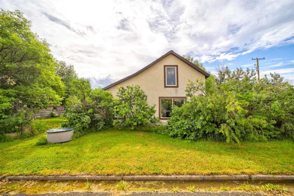 201 5 Street, Cowley, AB - Outdoor