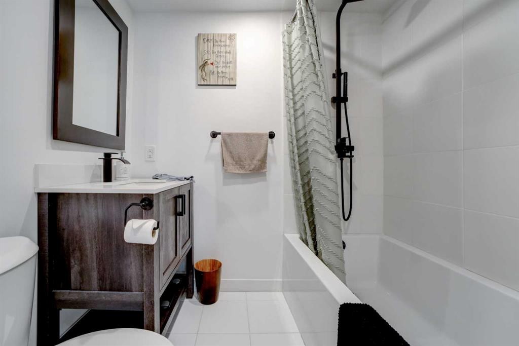 201 5 Street, Cowley, AB - Indoor Photo Showing Bathroom