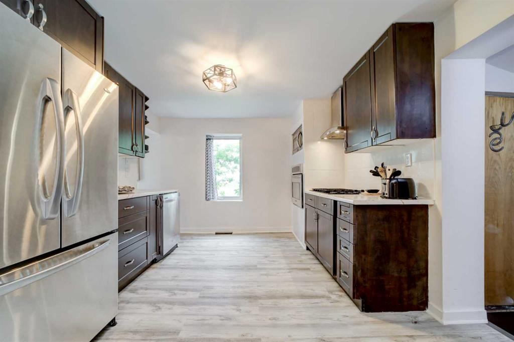 201 5 Street, Cowley, AB - Indoor Photo Showing Kitchen
