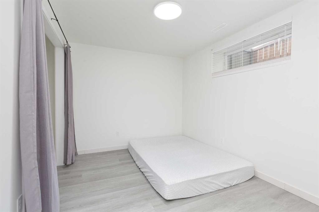 417 Moonlight Way West, Lethbridge, AB - Indoor Photo Showing Other Room