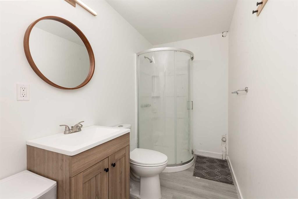 417 Moonlight Way West, Lethbridge, AB - Indoor Photo Showing Bathroom
