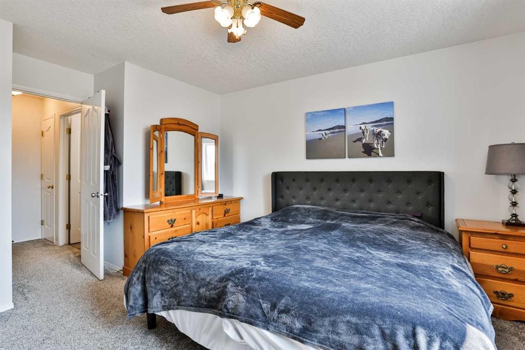52 Ermineview Way North, Lethbridge, AB - Indoor Photo Showing Bedroom