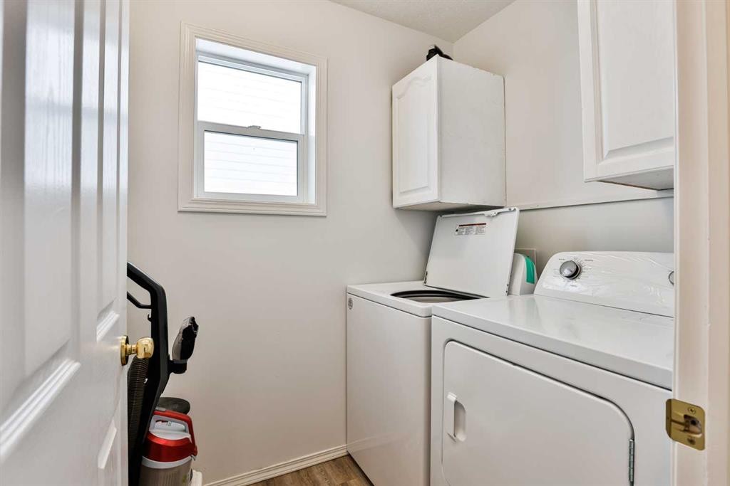 52 Ermineview Way North, Lethbridge, AB - Indoor Photo Showing Laundry Room