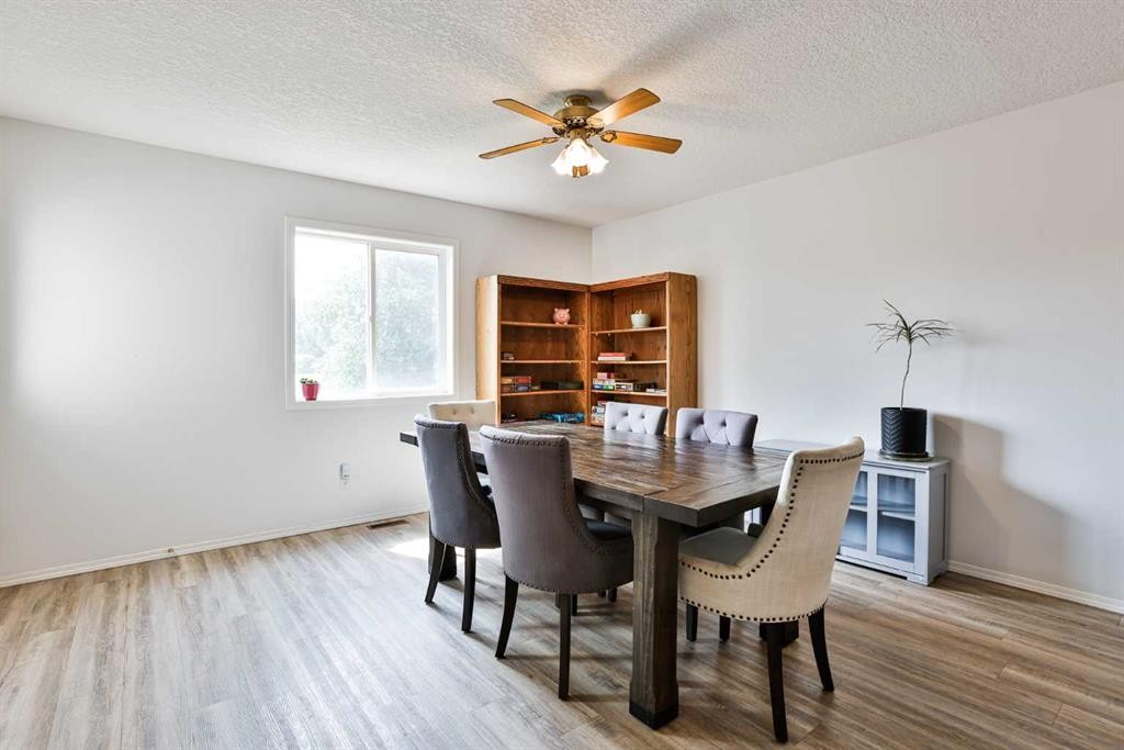 52 Ermineview Way North, Lethbridge, AB - Indoor Photo Showing Dining Room