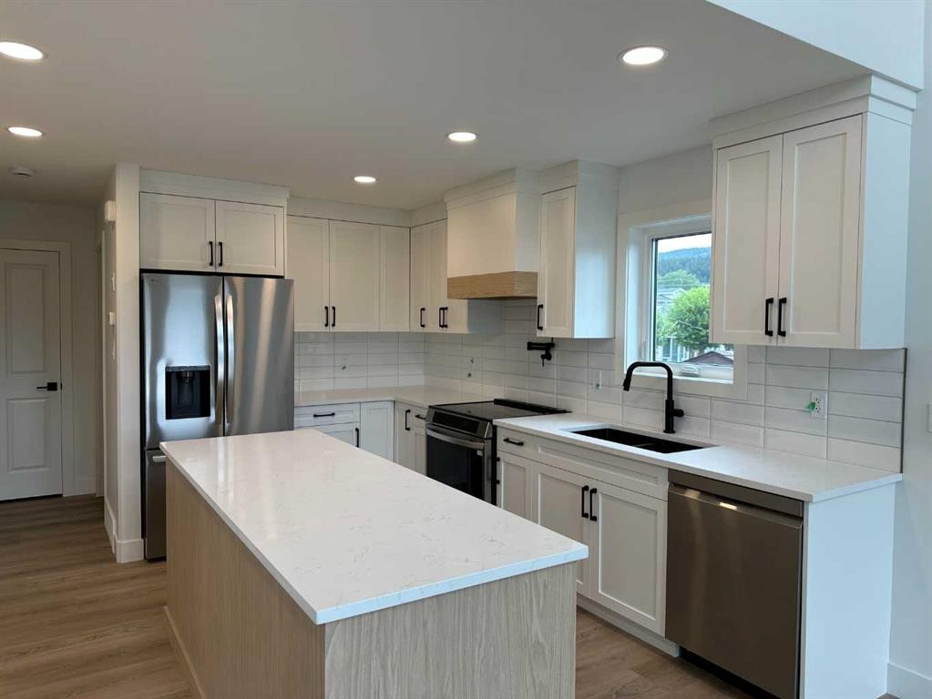 8305 18 Avenue, Coleman, AB - Indoor Photo Showing Kitchen With Double Sink