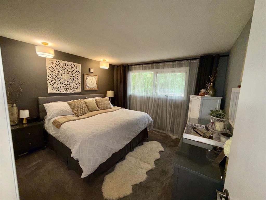 1914 17 Street North, Lethbridge, AB - Indoor Photo Showing Bedroom