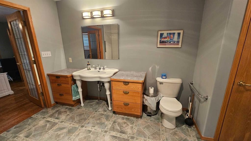 507 1 Avenue, Warner, AB - Indoor Photo Showing Bathroom