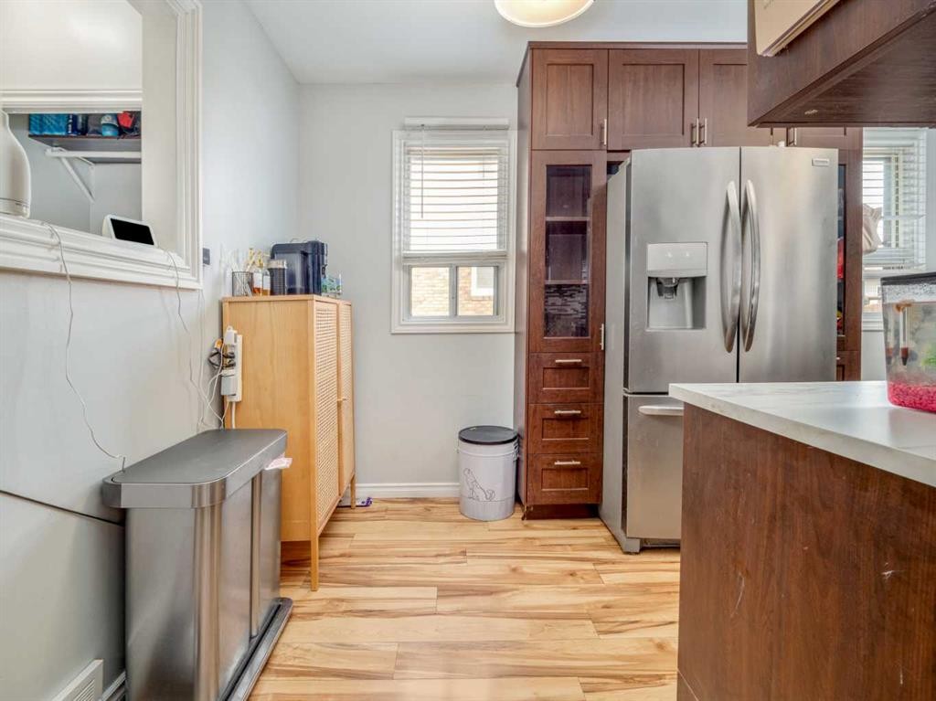 731 17 Street North, Lethbridge, AB - Indoor Photo Showing Kitchen