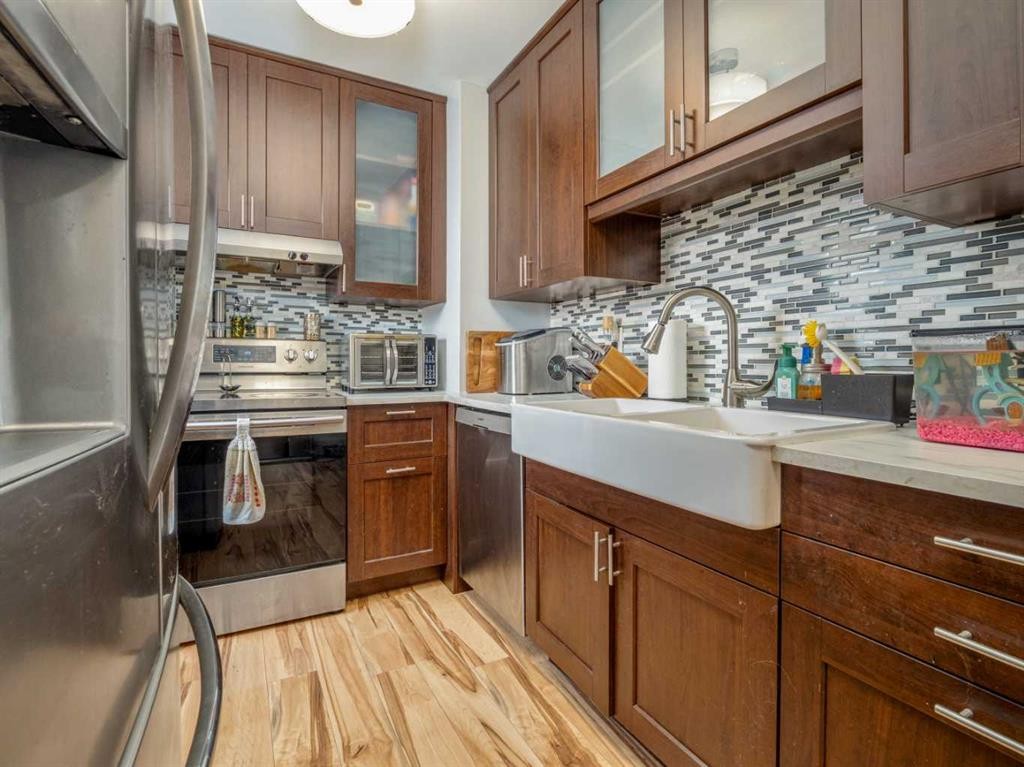 731 17 Street North, Lethbridge, AB - Indoor Photo Showing Kitchen