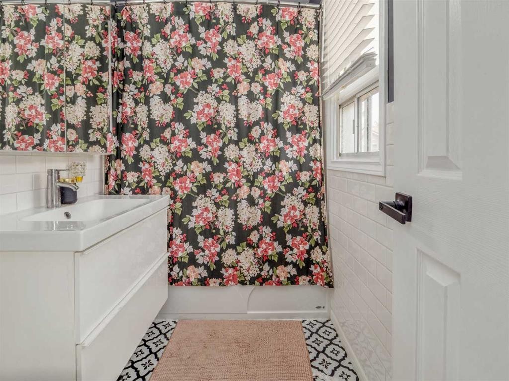 731 17 Street North, Lethbridge, AB - Indoor