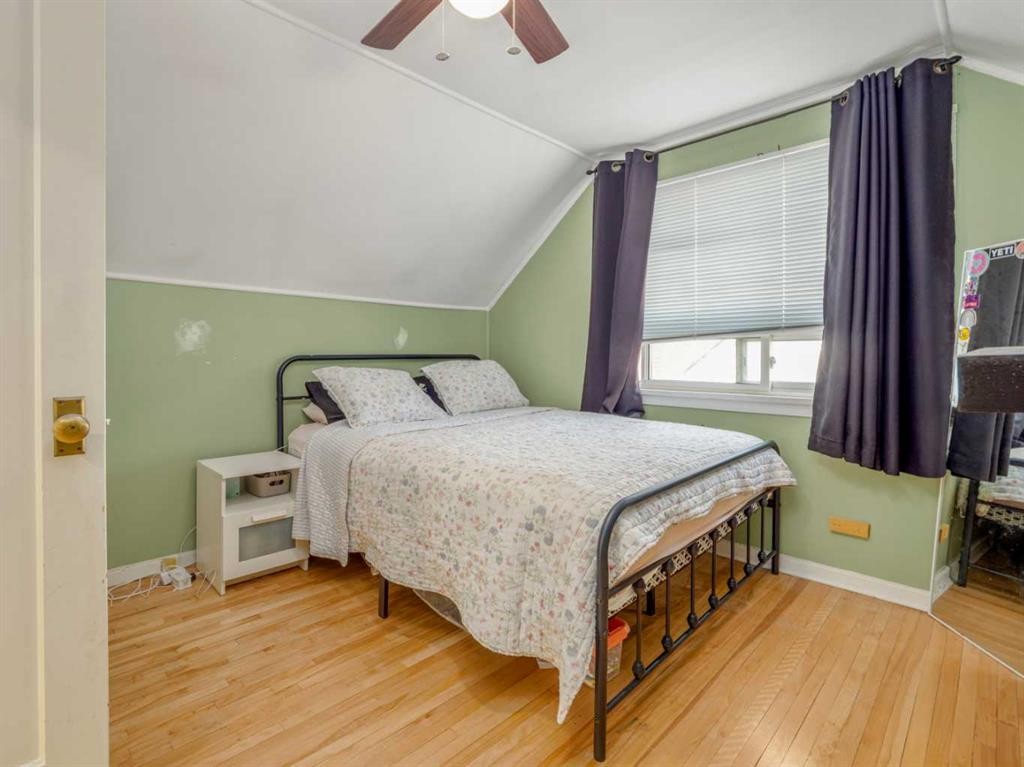 731 17 Street North, Lethbridge, AB - Indoor Photo Showing Bedroom