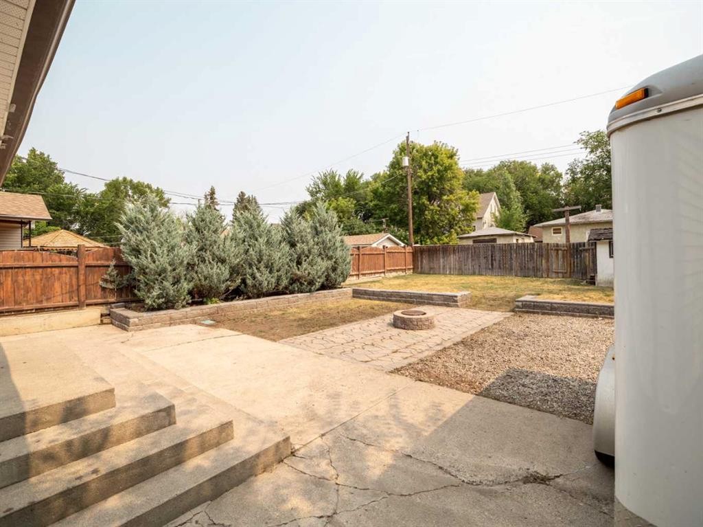 731 17 Street North, Lethbridge, AB - Outdoor