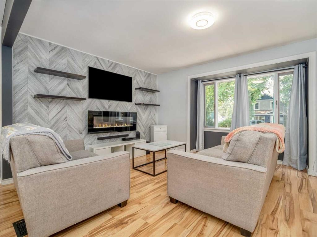 731 17 Street North, Lethbridge, AB - Indoor Photo Showing Living Room With Fireplace