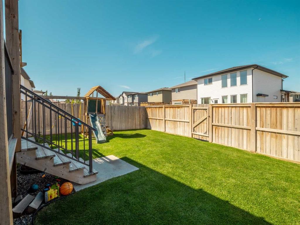 279 Northlander Bend West, Lethbridge, AB - Outdoor With Backyard
