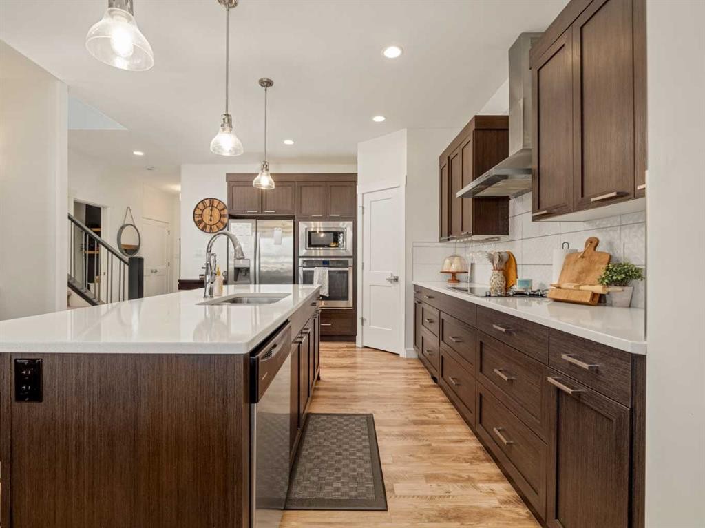 279 Northlander Bend West, Lethbridge, AB - Indoor Photo Showing Kitchen With Upgraded Kitchen