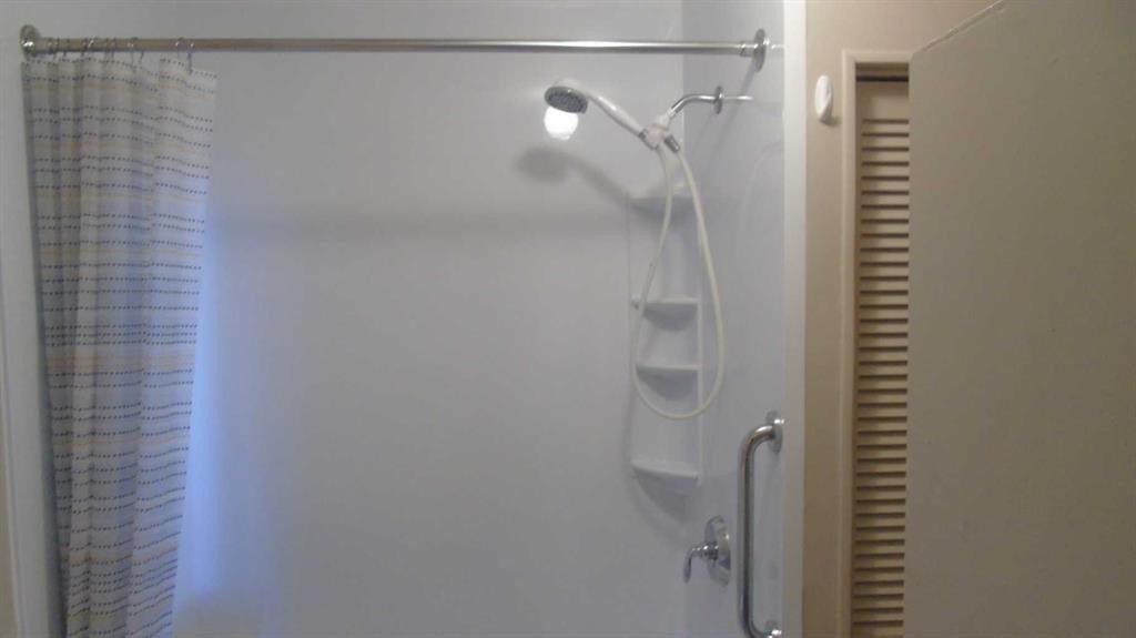 340 26 Street, Fort Macleod, AB - Indoor Photo Showing Bathroom