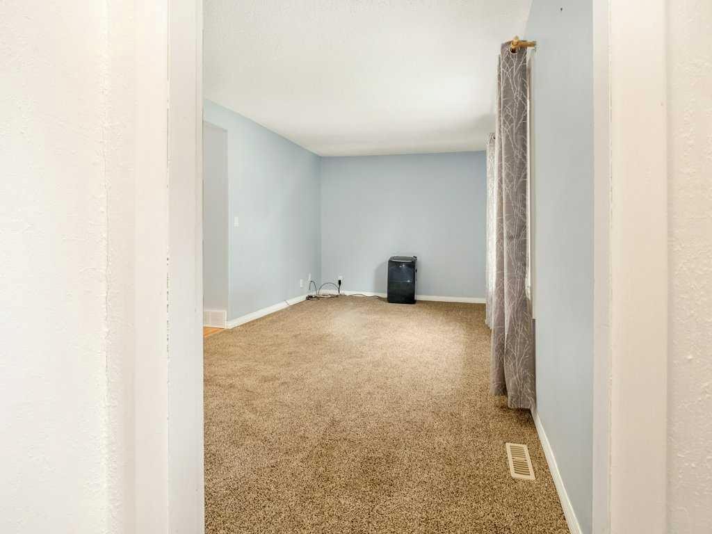 2209 22 Avenue, Coaldale, AB - Indoor Photo Showing Other Room