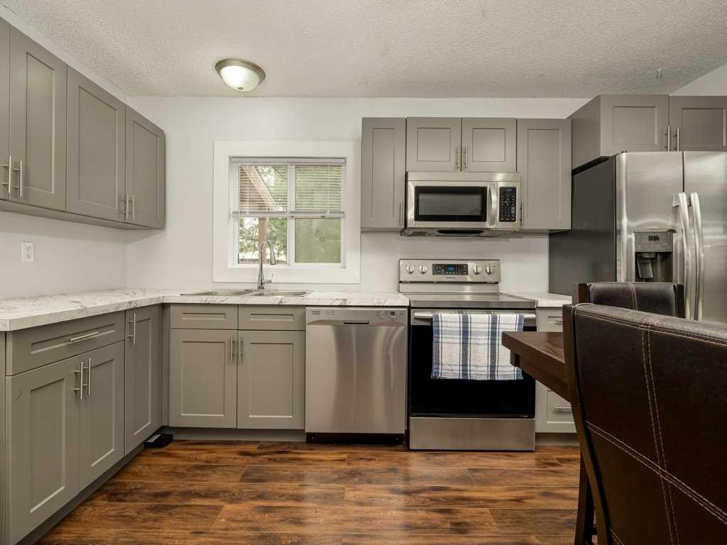 1503 20 Street, Coaldale, AB - Indoor Photo Showing Kitchen With Upgraded Kitchen