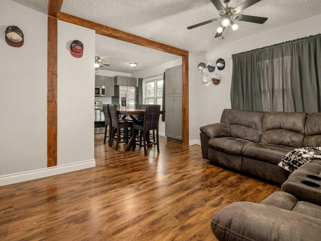 1503 20 Street, Coaldale, AB - Indoor Photo Showing Living Room