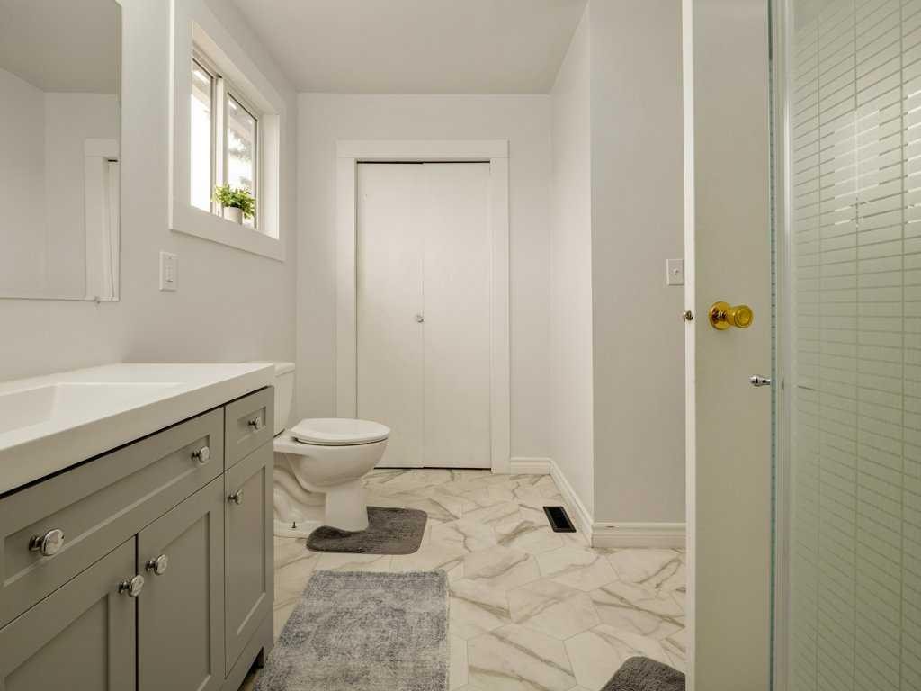 1503 20 Street, Coaldale, AB - Indoor Photo Showing Bathroom