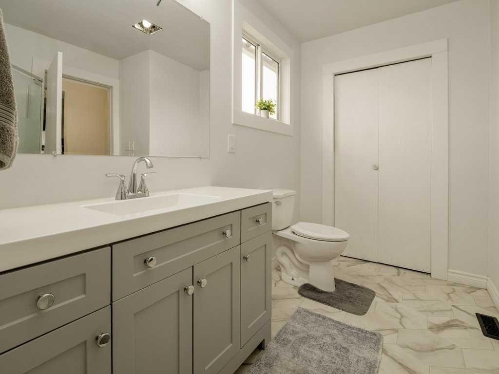 1503 20 Street, Coaldale, AB - Indoor Photo Showing Bathroom
