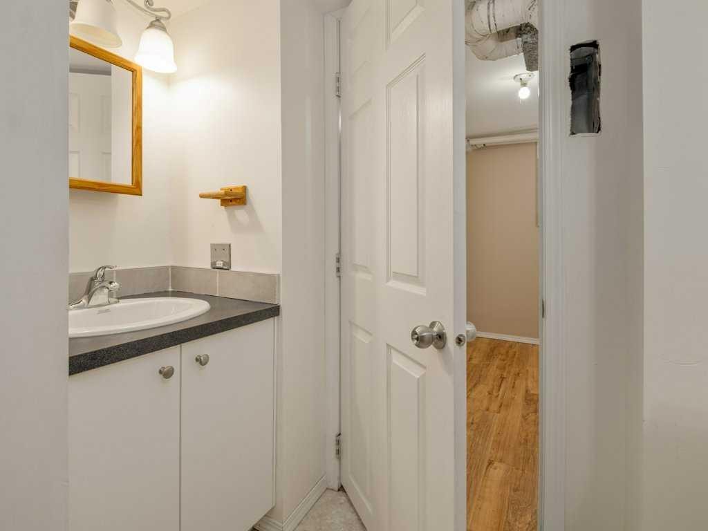 1503 20 Street, Coaldale, AB - Indoor Photo Showing Bathroom