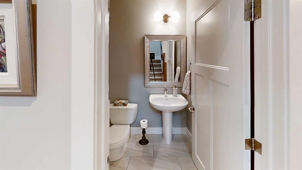 320 Stonecrest Place West, Lethbridge, AB - Indoor Photo Showing Bathroom