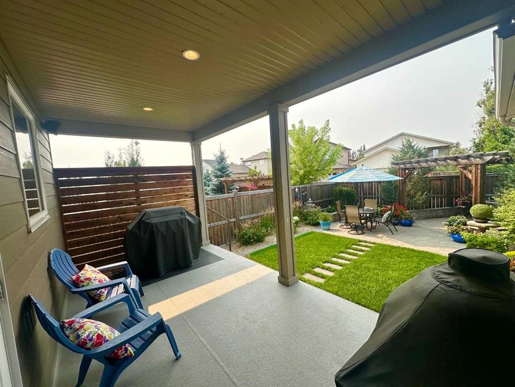 320 Stonecrest Place West, Lethbridge, AB - Outdoor With Deck Patio Veranda With Exterior