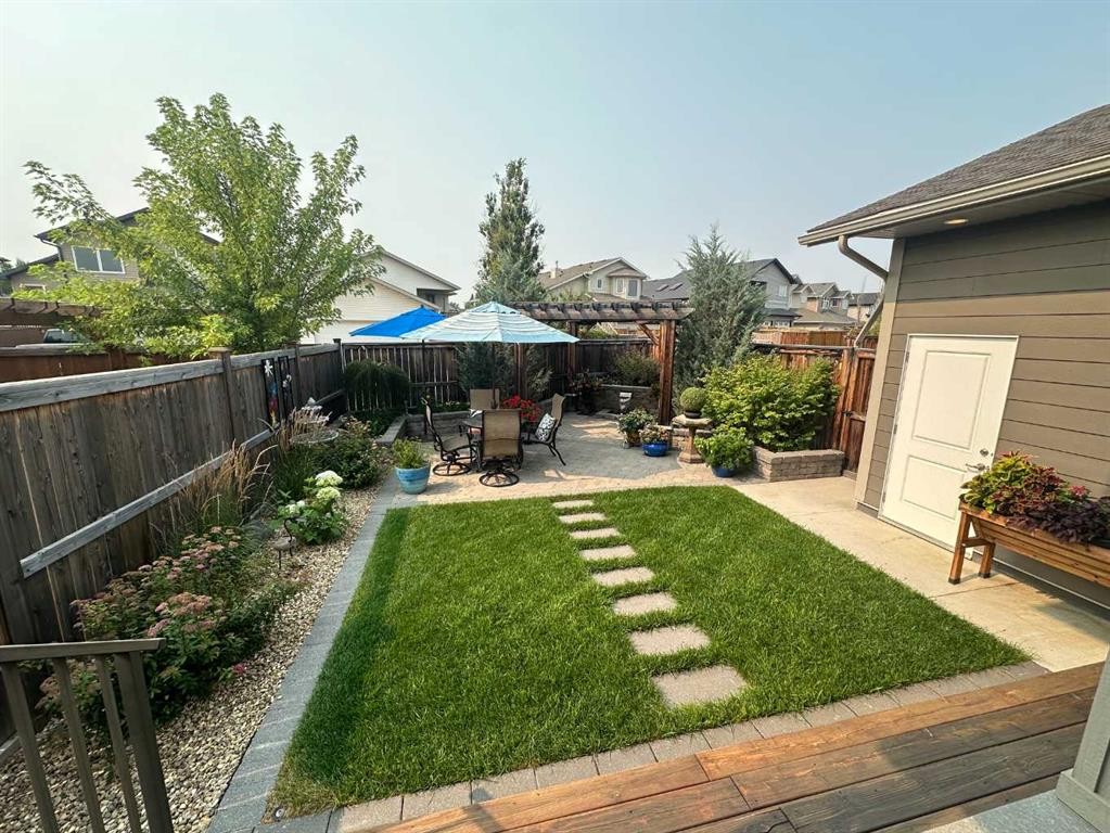 320 Stonecrest Place West, Lethbridge, AB - Outdoor