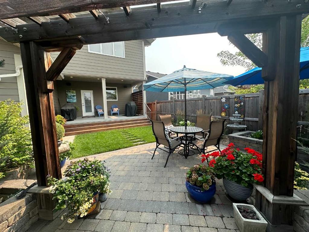 320 Stonecrest Place West, Lethbridge, AB - Outdoor With Deck Patio Veranda With Exterior
